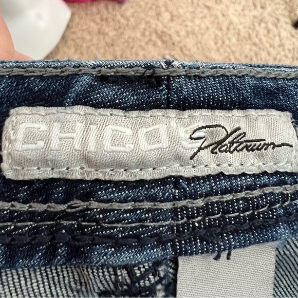 Chico's Platinum Sonvino Embellished Straight Leg Jeans Women's Size 2.5 Short - Picture 6 of 9